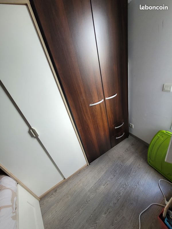 Armoir double porte couleur bois foncé (image 2)