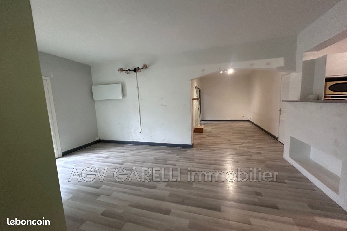 Maison 3 pièces 85 m² · à Hyères · 85 m² · 1 600 €