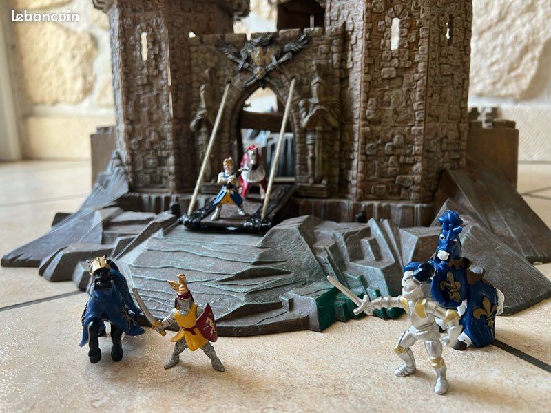 Château fort Plastoy et figurines Papo (image 2)