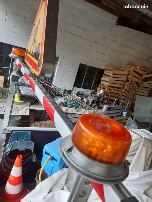 Rampe, barre triflash avec 2 gyrophares pour signalisation routière (image 5)