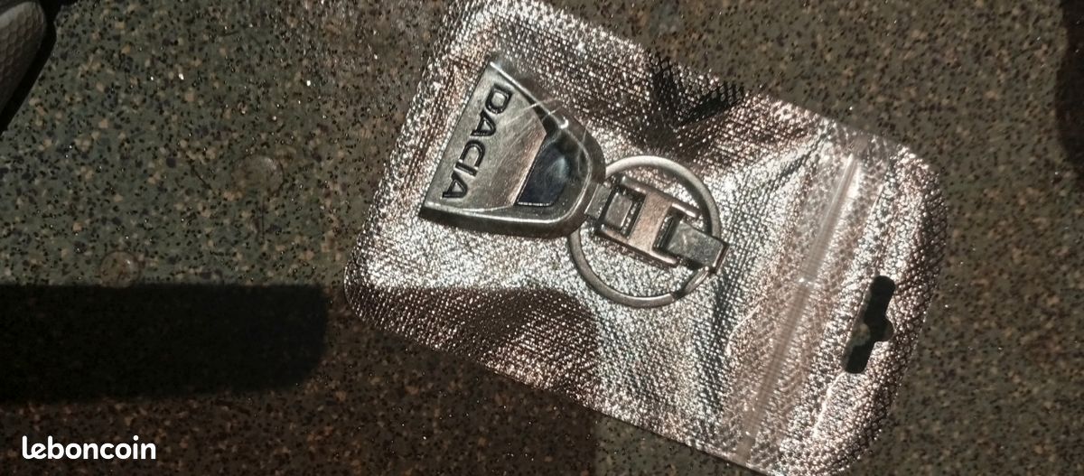 Porte clefs neuf dacia 10 euros (image 1)