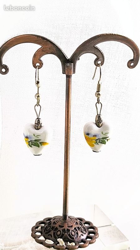 Boucles d'oreilles originales- forme coeur céramique- dessin tournesol-Artisanat (image 5)