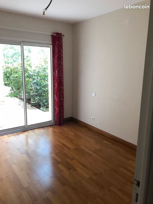 Maison T5 de 220 m² avec bureau et annexes (image 7)