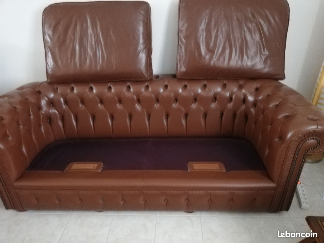 Salon anglais avec 2 fauteuils cuir (image 4)