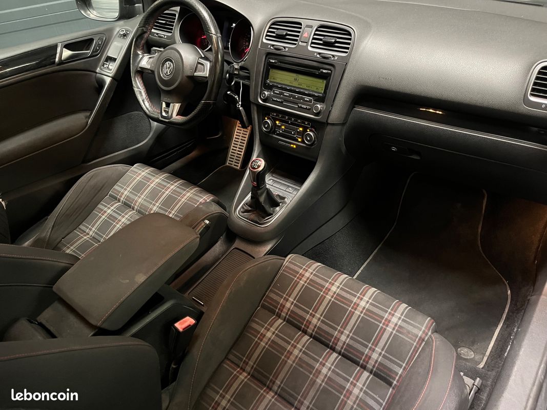 VOLKSWAGEN GOLF GTi (image 22)