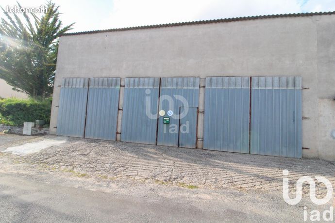 Parking/box 120 m² Saint-Victor-et-Melvieu