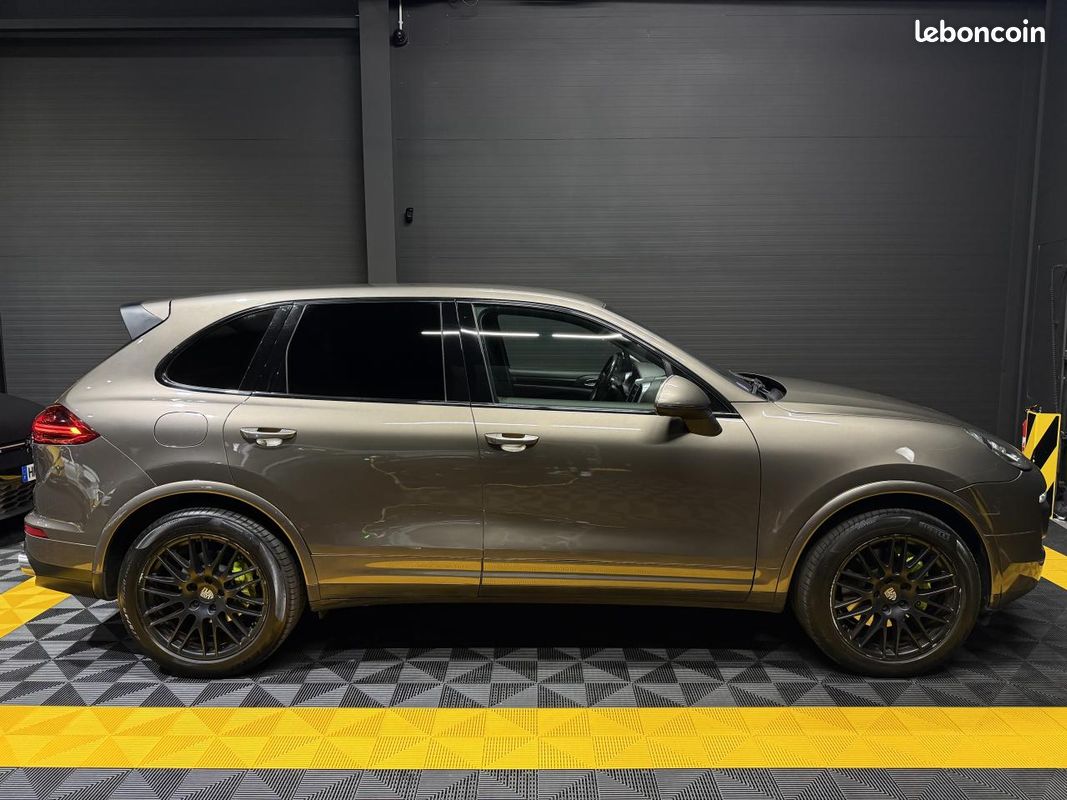 PORSCHE CAYENNE S E-Hybrid V6 416 cv hybride rechargeable - JANTES RS SPYDER 20\' / SUIVI FULL PORSCHE (image 4)