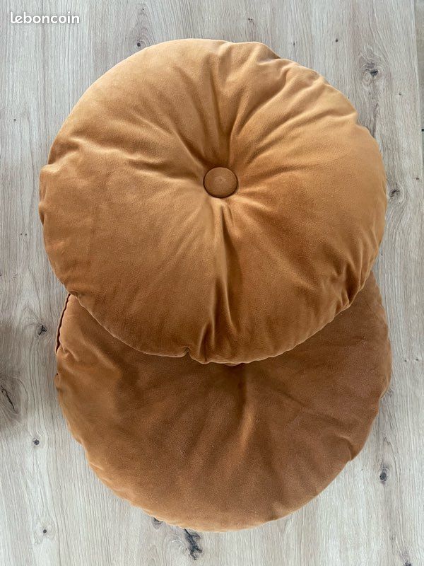 Lot de 2 coussins ronds en velours (Camel / Ocre) – bon état (image 1)