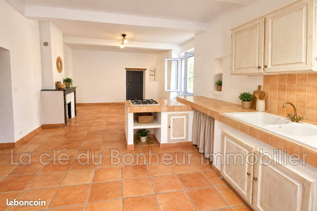 Appartement 2 pièces 64 m² · à Quinson · 64 m² · 530 €/mois