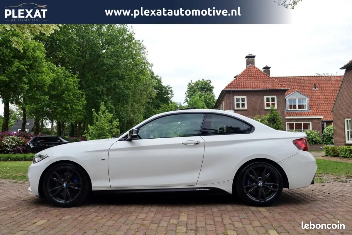 BMW M2 328 ch ARRIÈRE - BOITE MANUELLE M SPORT CAMÉRA D'AIDE AU STATIONNEMENT TOIT OUVRANT VOLANT... (image 14)
