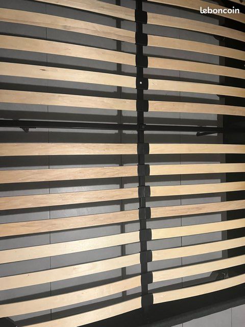 Lit (image 1)