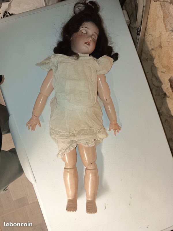Poupée tête porcelaine DEP, taille 4, yeux bleus anciennement dormeurs