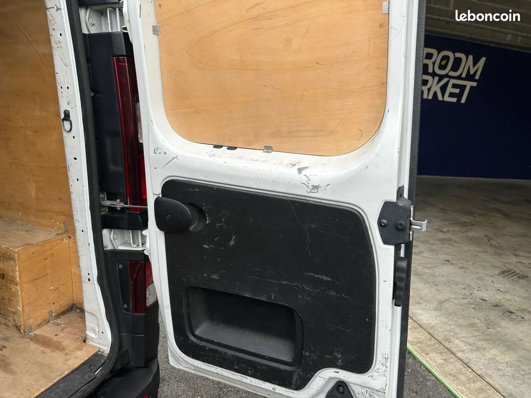 RENAULT Trafic Fg 1.6 D 125ch Grand Confort - 2018 - Bluetooth - Régulateur - Vitres surteintées (image 27)
