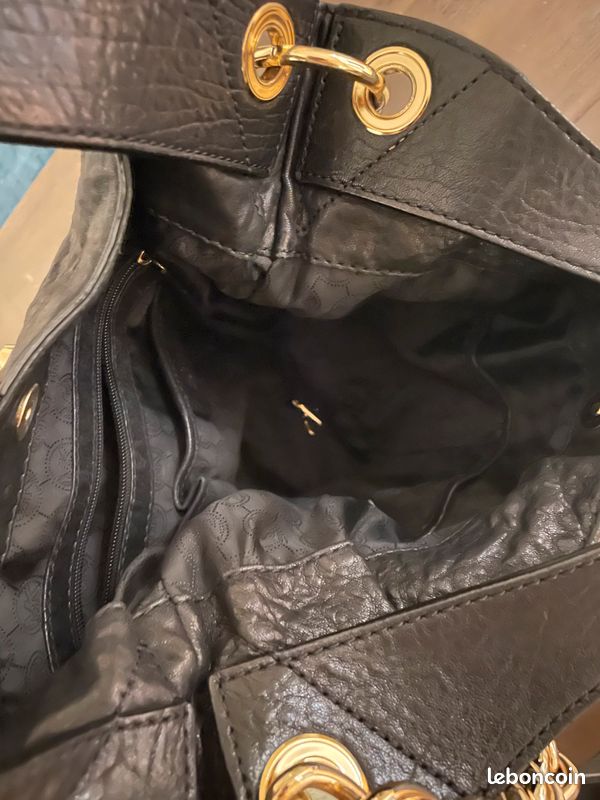 Grand sac porté épaule cuir et clous dorés (image 8)