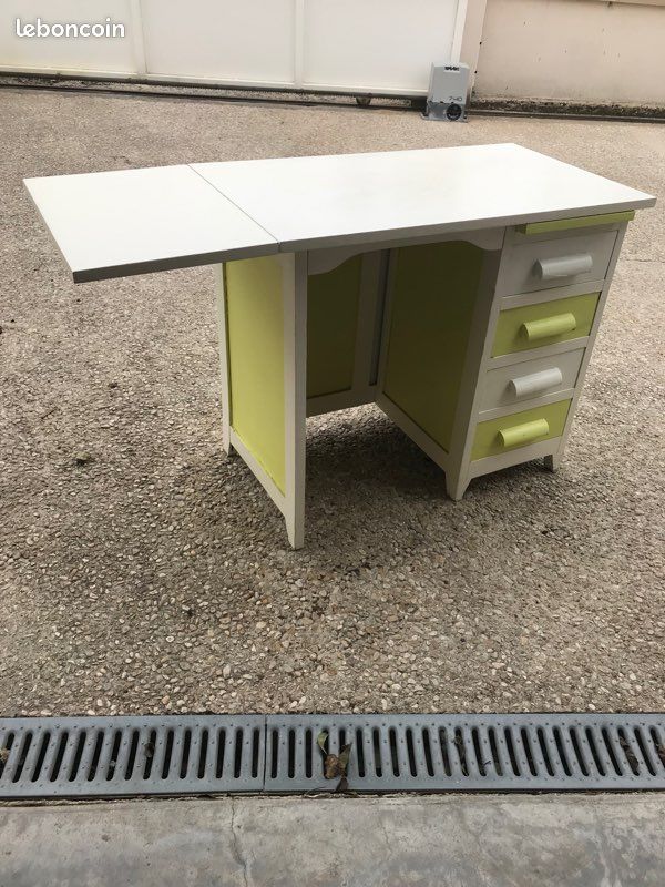 Bureau (image 1)