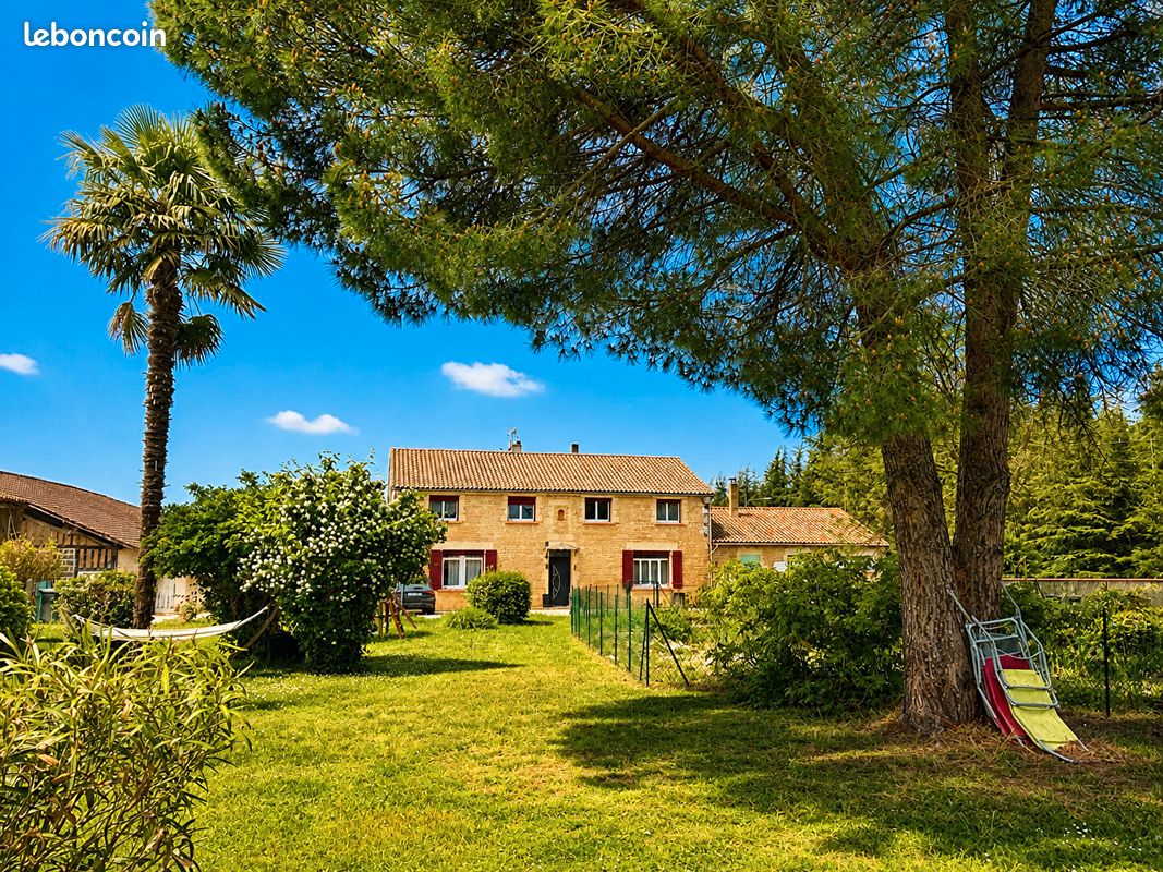 Maison 13 pièces 260 m² · à Sainte-Livrade-sur-Lot · 260 m² · 399 000 €