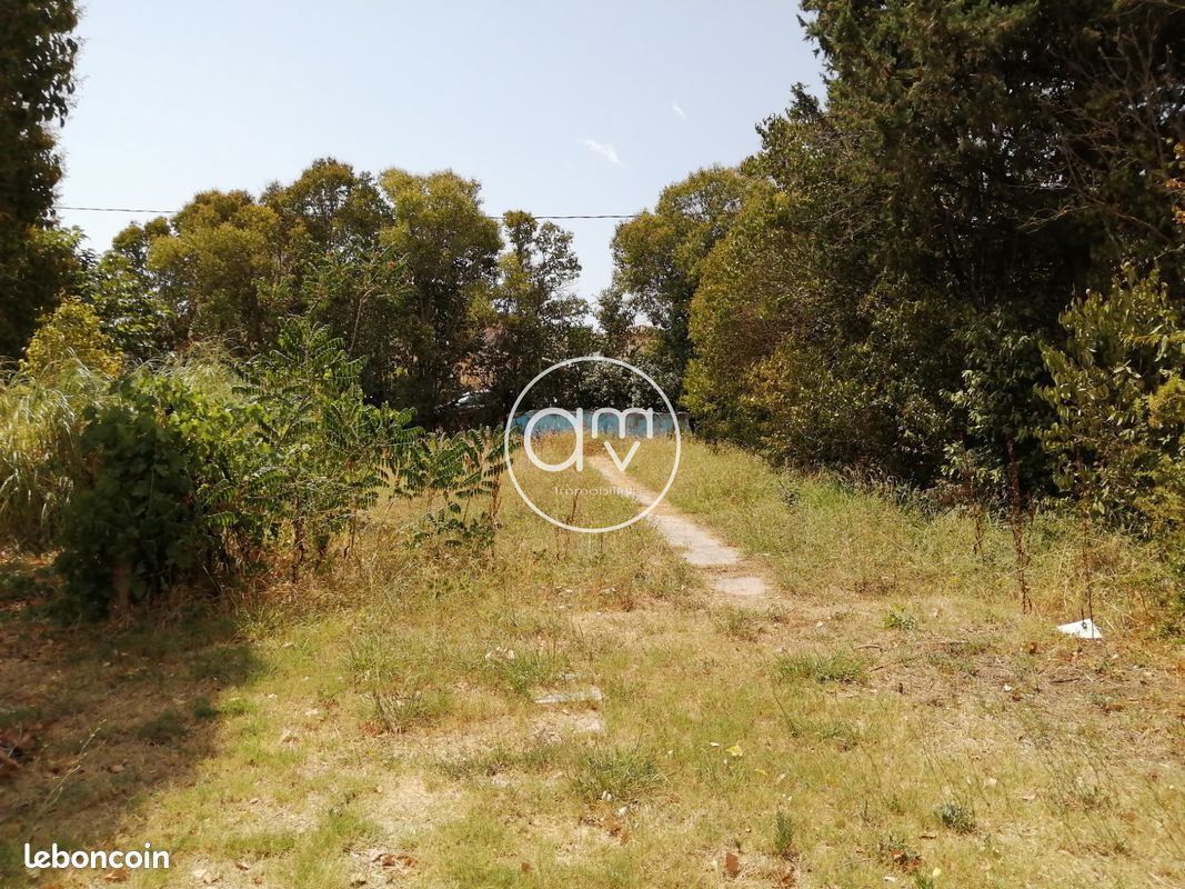Terrain 489 m² · à Cuers · 489 m² · 219 000 €