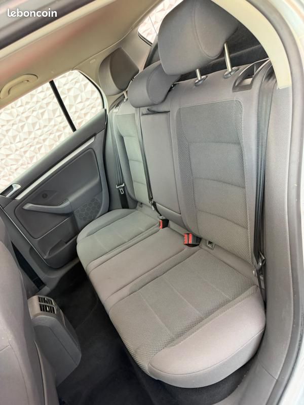 Volkswagen Golf V 1.9 TDi 105 CV (image 8)