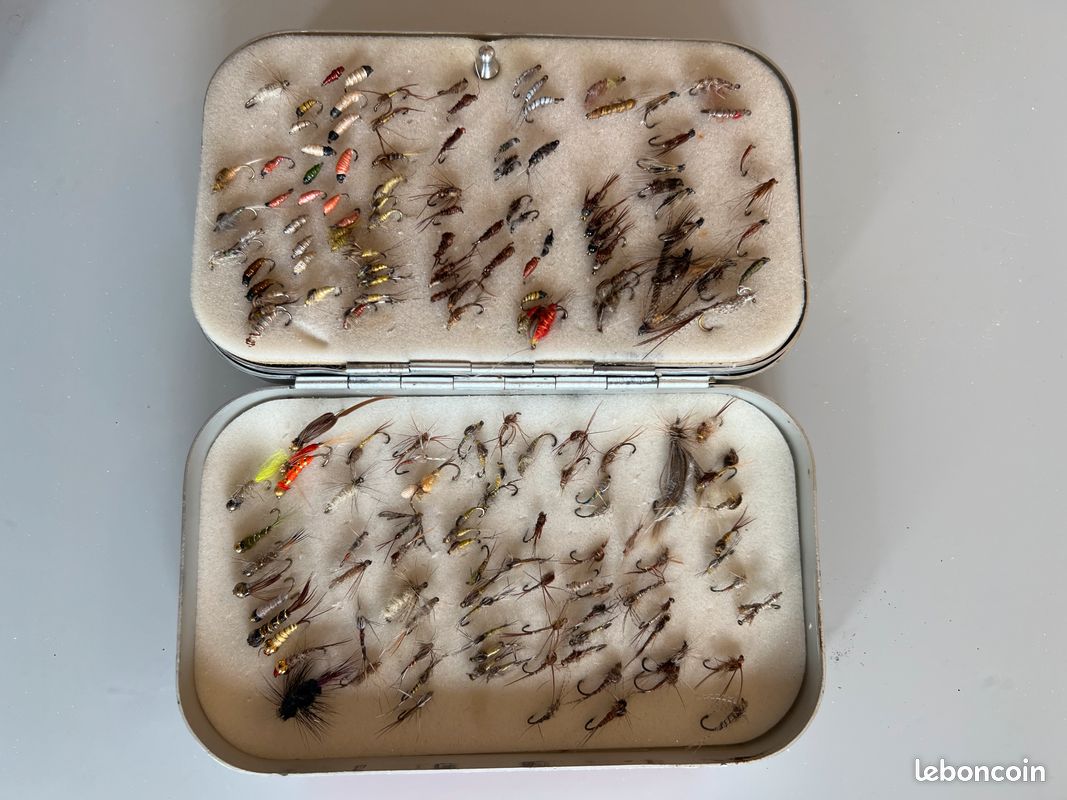 Boîte à Mouches Wheatley Vintage Avec Mouches Et Bas De Ligne - Pêche à La Mouche