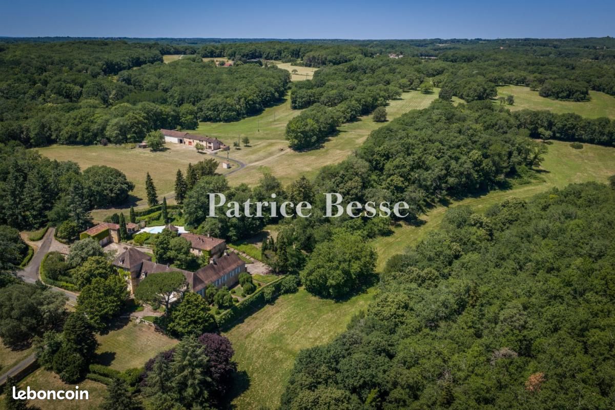 Maison 20 pièces 1019 m² · à Bergerac · 1 019 m² · 1 400 000 €