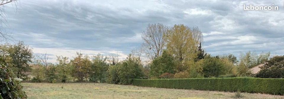 Terrain 2800 m² · à Montréal · 59 900 €