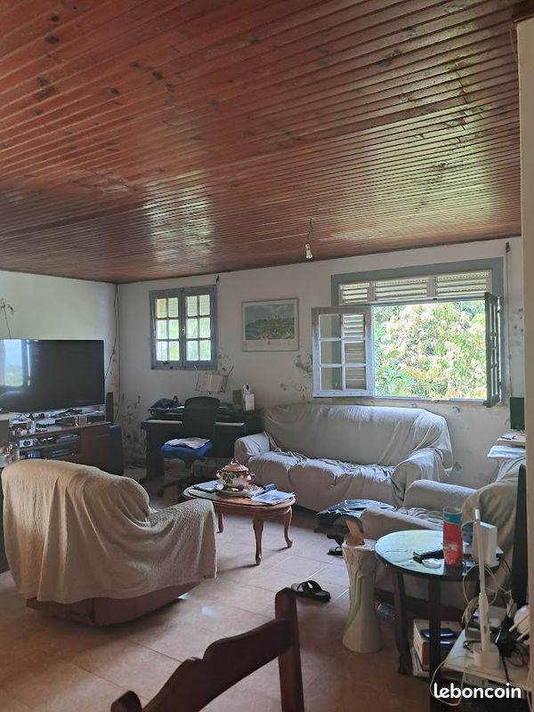 Maison 10 pièces 247 m² · à Le Lamentin · 247 m² · 335 500 €