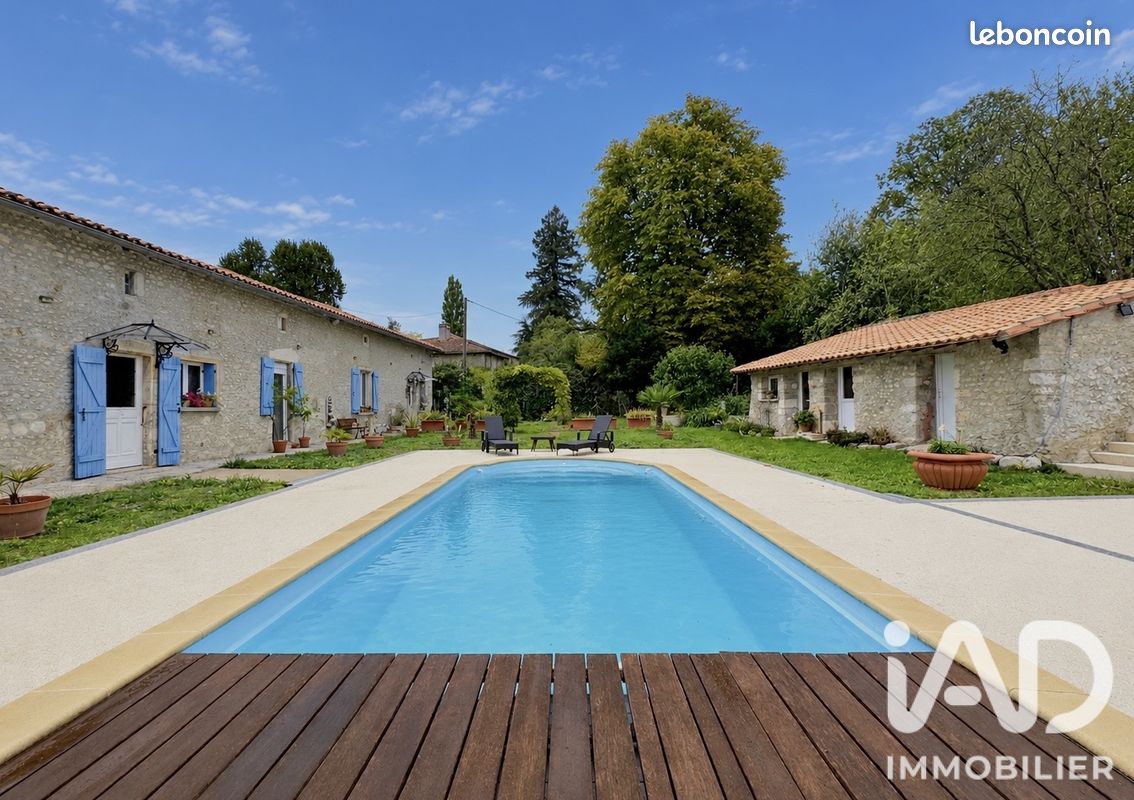 Maison 5 pièces 172 m² · à Coteaux-du-Blanzacais · 172 m² · 232 000 €