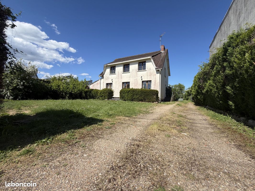 Maison 9 pièces 223 m² · à Gien · 223 m² · 148 000 €