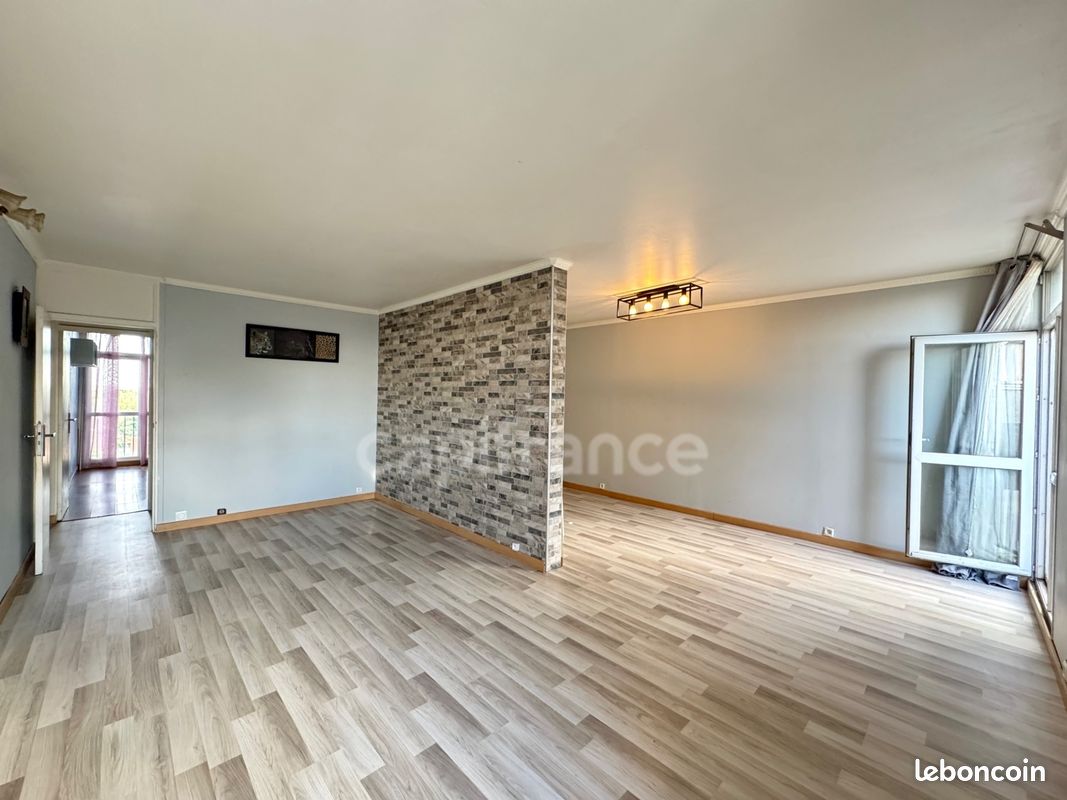 Appartement 5 pièces 87 m² · à Ris-Orangis · 87 m² · 174 000 €