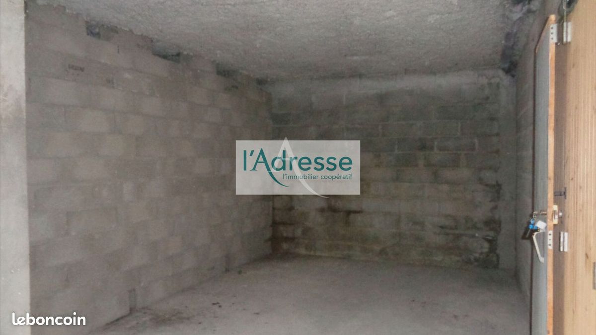Parking 12 m² · à Longjumeau · 12 m² · 15 000 €