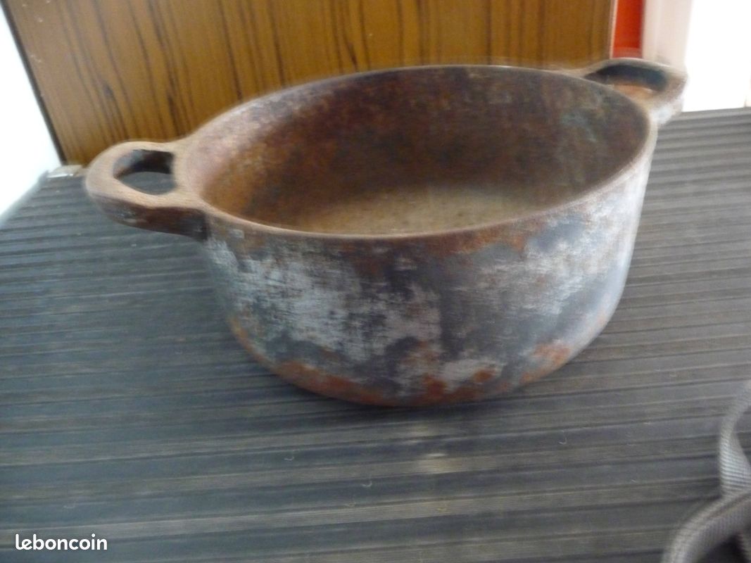 Ecuelle de décoration en fonte très ancienne (image 1)