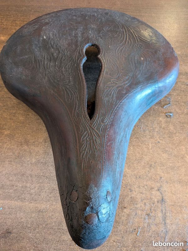 Ancienne Selle Vélo Cuir Triomphe - Marron - Fabriquée En France - Vélo De Ville