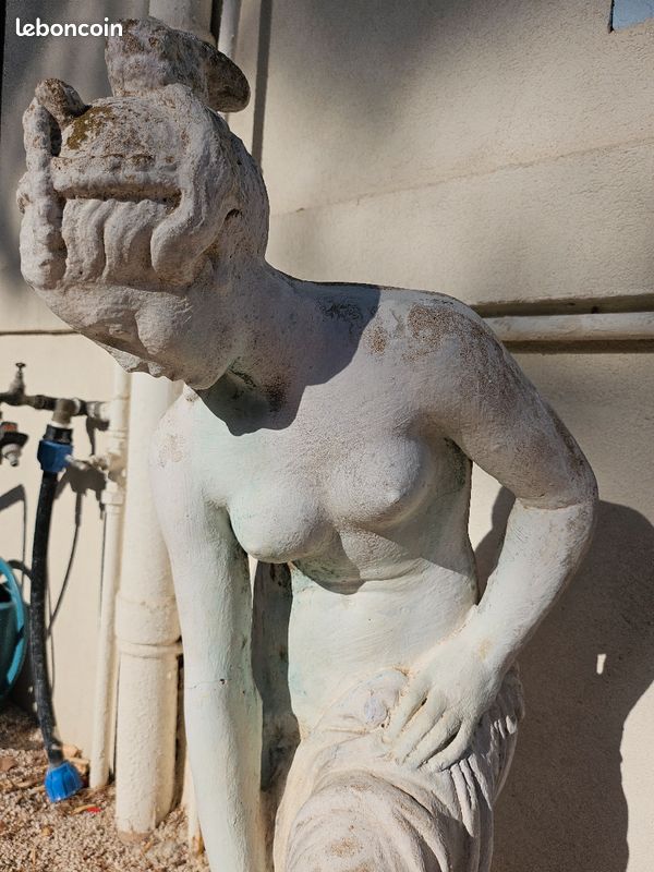 Statue en pierre (image 2)