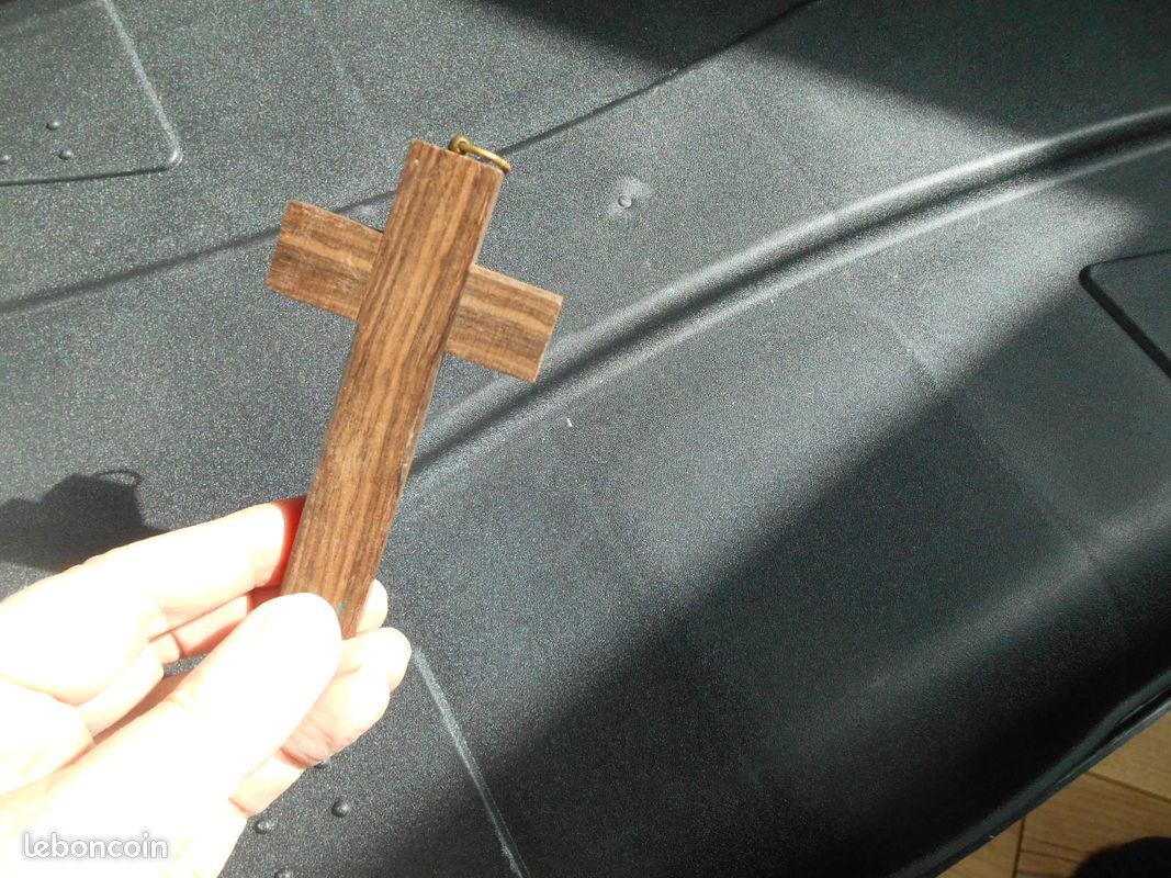 Croix en bois de communion (image 2)