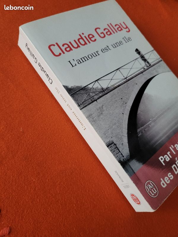 Claudie Gallay. L'amour est une île. J'ai lu (image 2)