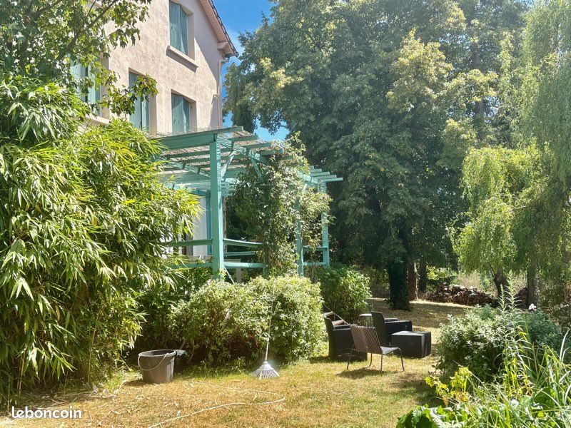 Maison 8 pièces 230 m² · à Néris-les-Bains · 230 m² · 380 000 €