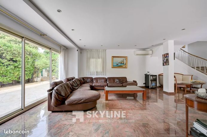 Villa 9 pièces 285 m² — 14
