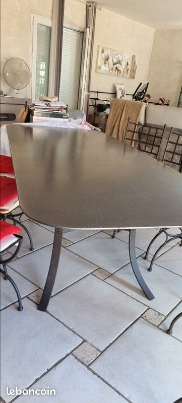 Table de salon et chaises (image 1)