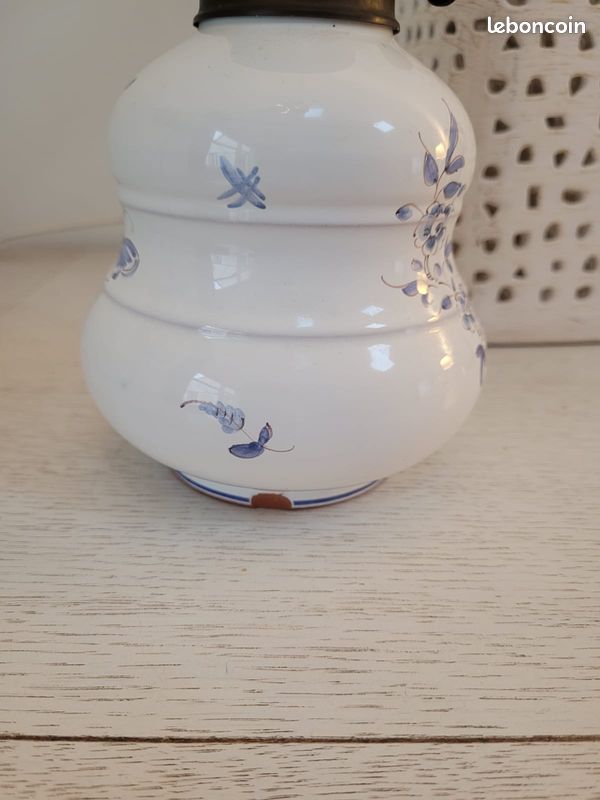 Lampe à pétrole en faïence (image 1)