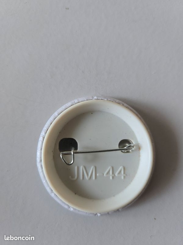 Badge / Broche (image 2)