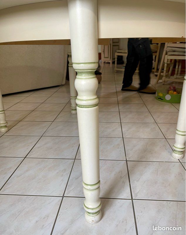 Table avec six chaises (image 10)