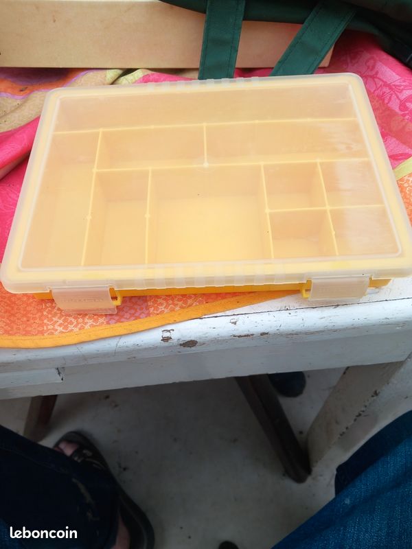 Boîte de pêche23 cm sur 17 cm (image 1)