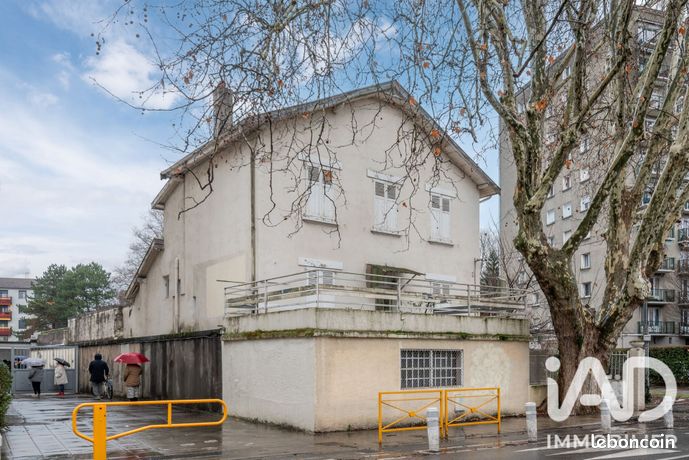 Maison 10 pièces 487 m² — 1
