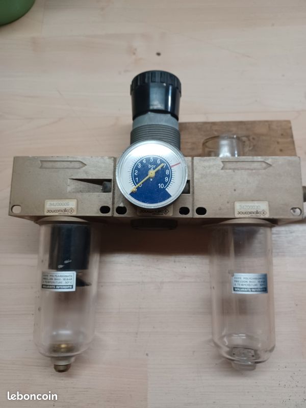 Filtre régulateur d'air + lubricateur pour compresseur.
Très bon état (image 1)