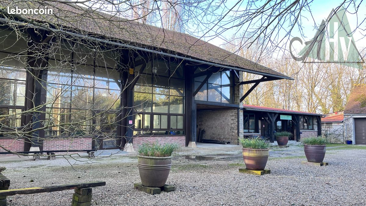 Maison 8 pièces 205 m² · à Saint-Hilliers · 205 m² · 1 050 000 €