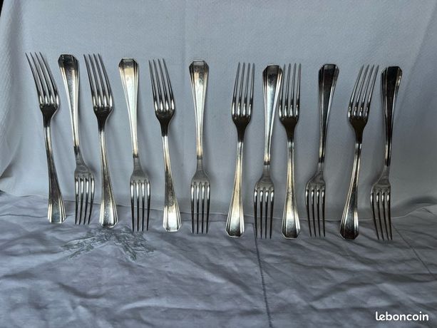 12 fourchettes à dessert entremets métal argenté orfèvre Christofle modèle Pompadour Vintage French silver-plated dessert luncheon forks - France