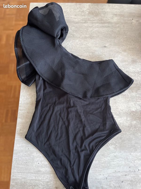 Body noir volanté taille M (image 1)