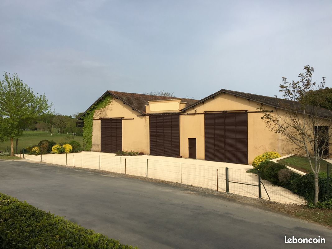 Local commercial 5 pièces 572 m² · à Saint-Avit-Sénieur · 572 m² · 240 000 €