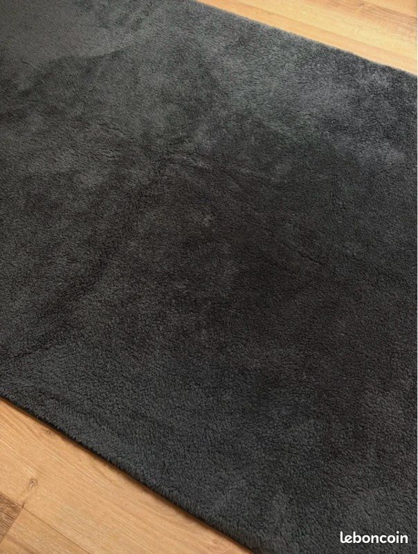 Tapis gris foncé antidérapant (image 1)