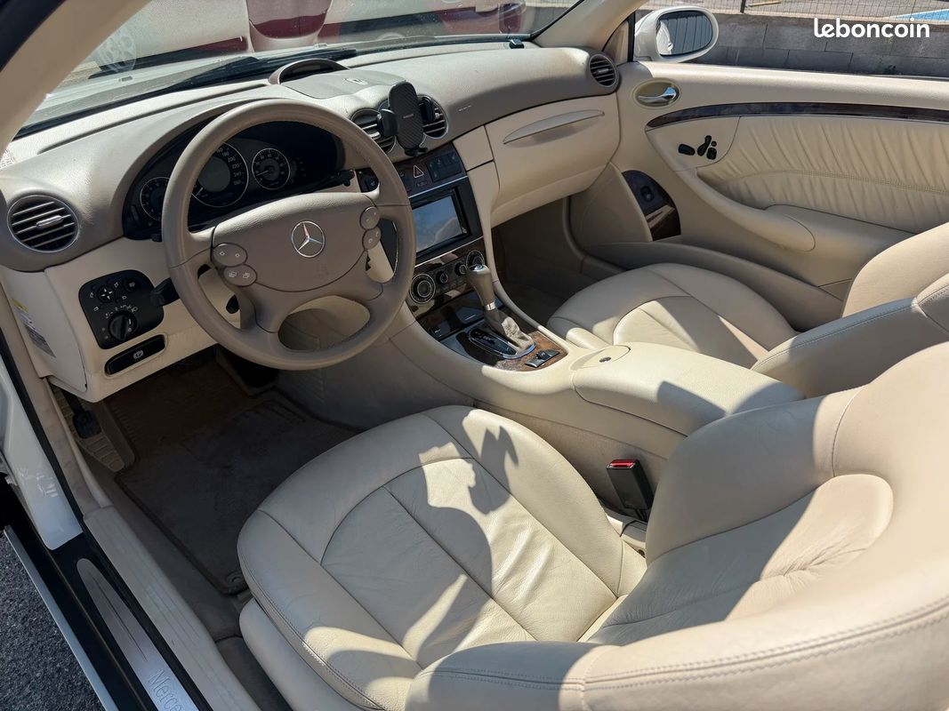 Mercedes-Benz CLASSE CLK CLK 350 (209.456) (209) Cabriolet 350 3.5 i V6 24V 272 cv Boîte auto /TRAITEMENT CERAMIQUE COMPLET/ENTRETIENS COMPELT/CAMERA DE RECUL/SIEGES ELECTRIQUES/ (image 9)